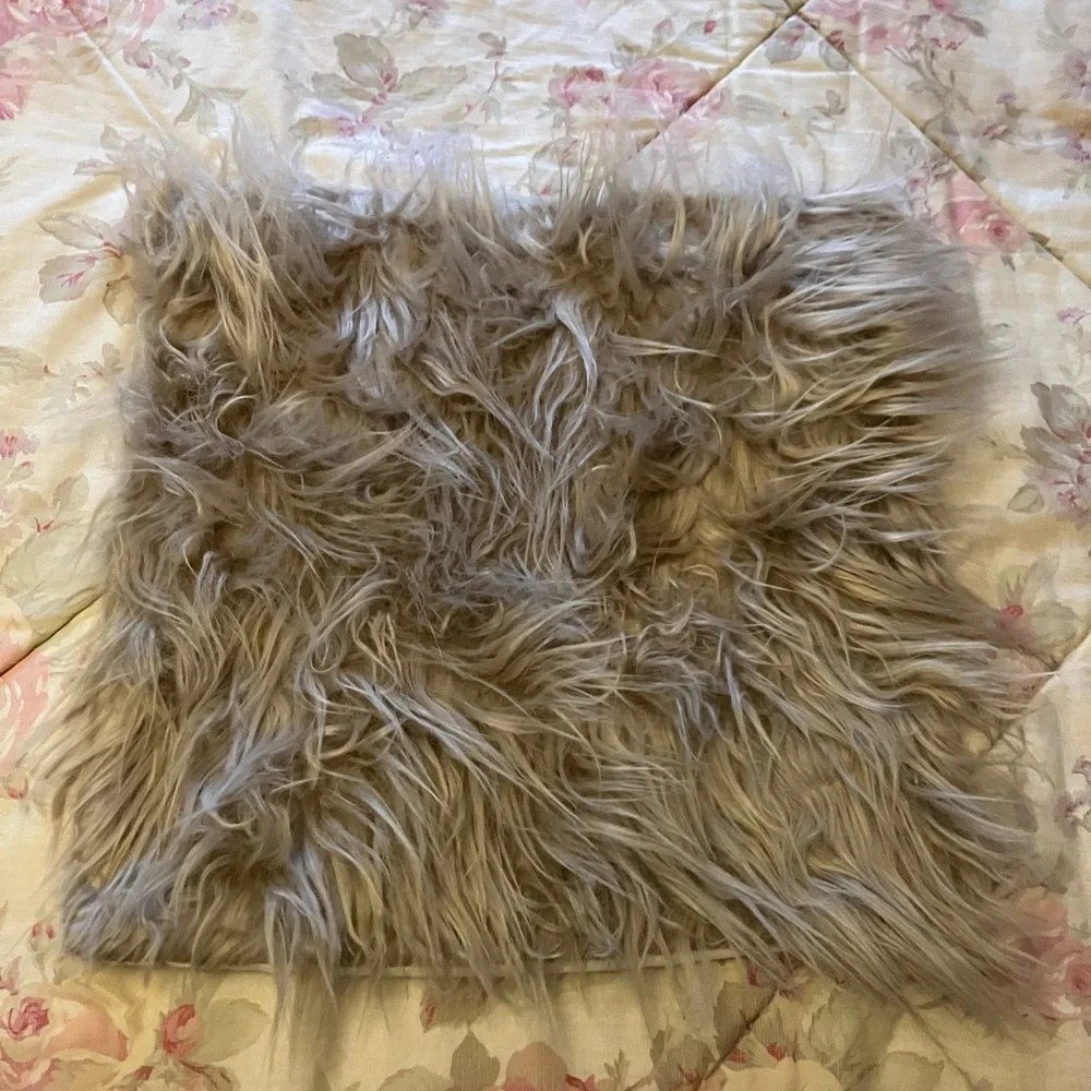 NWT faux fur pillow sham by Cheveux Design18 x 18”